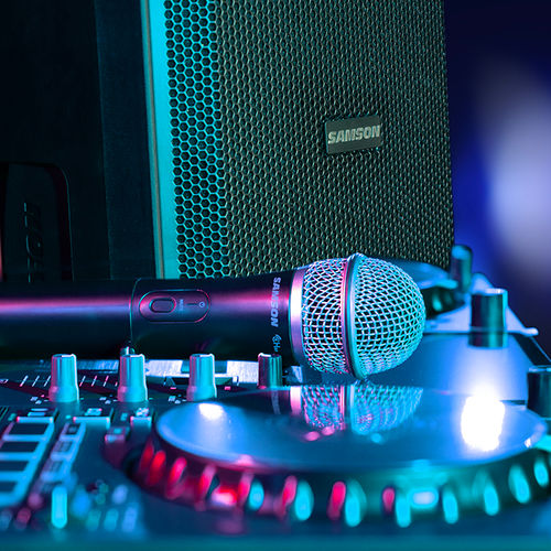 Mobile DJ 02 668x688